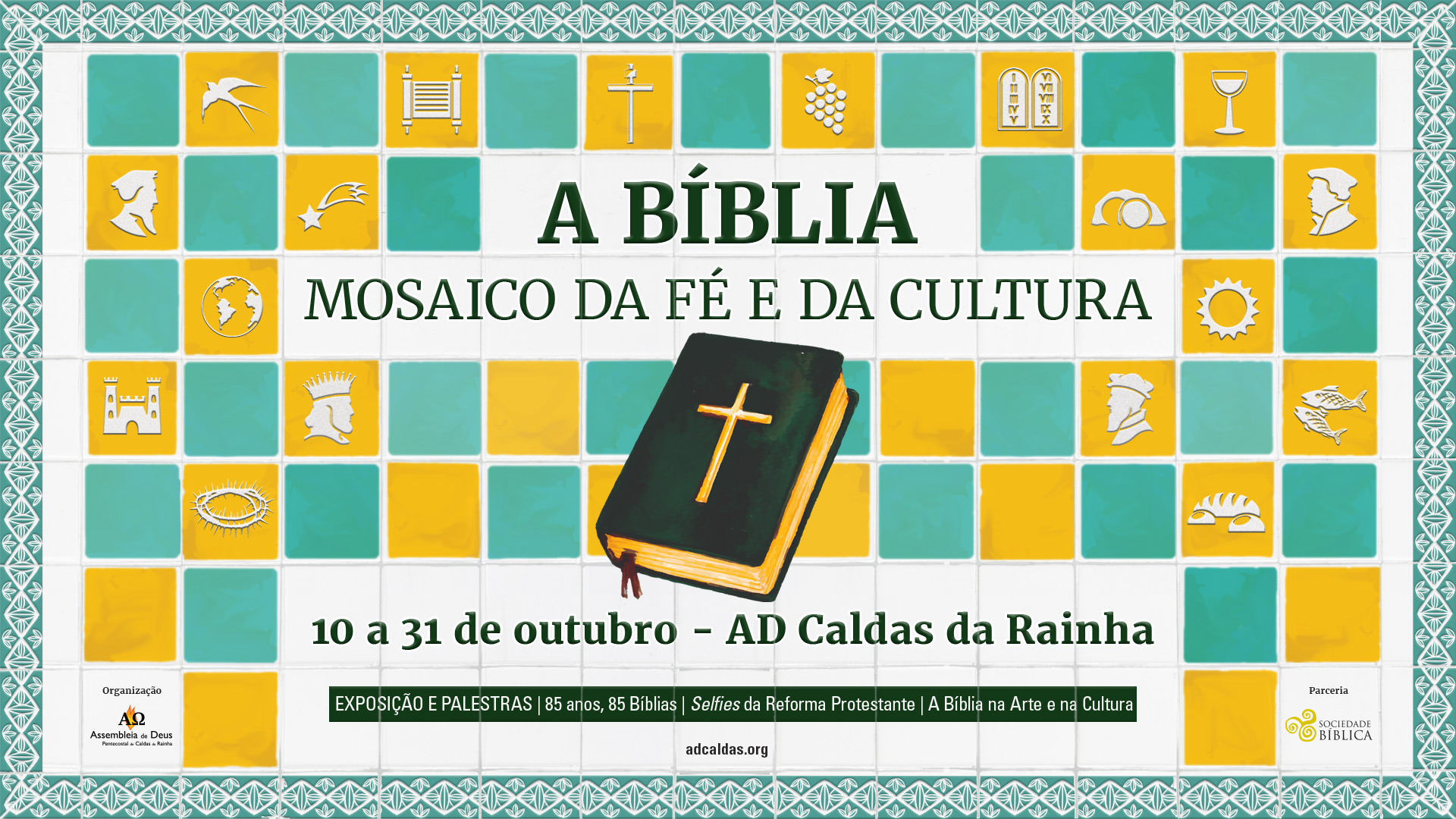 Cartaz da exposição A Bíblia - Mosaico da Fé e da Cultura, com azulejos verdes e amarelos e uma Bíblia ao centro.
